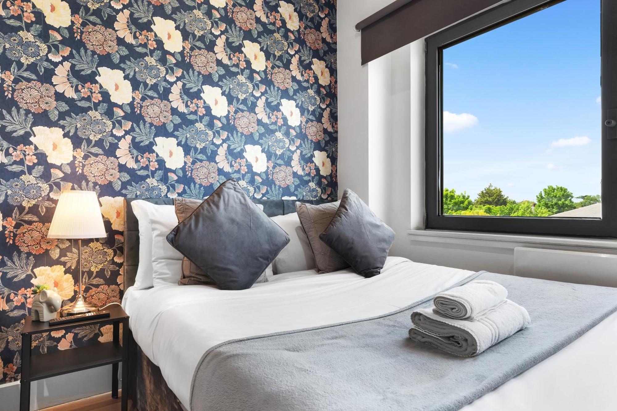 Modern One Bedroom Flat - Sleeps 5 -Near Heathrow - London Ub3 Exteriér fotografie